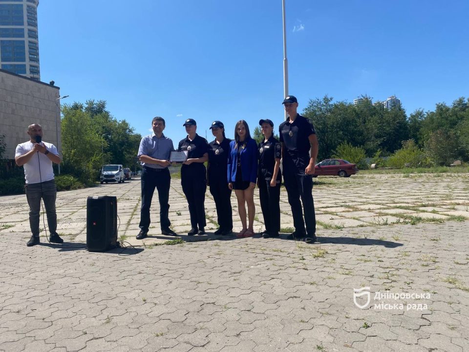 Молодежь Днепра передала Силам обороны автомобили - рис. 2