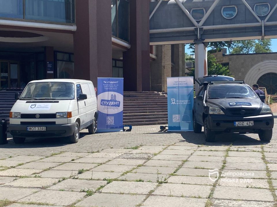 Молодежь Днепра передала Силам обороны автомобили - рис. 1