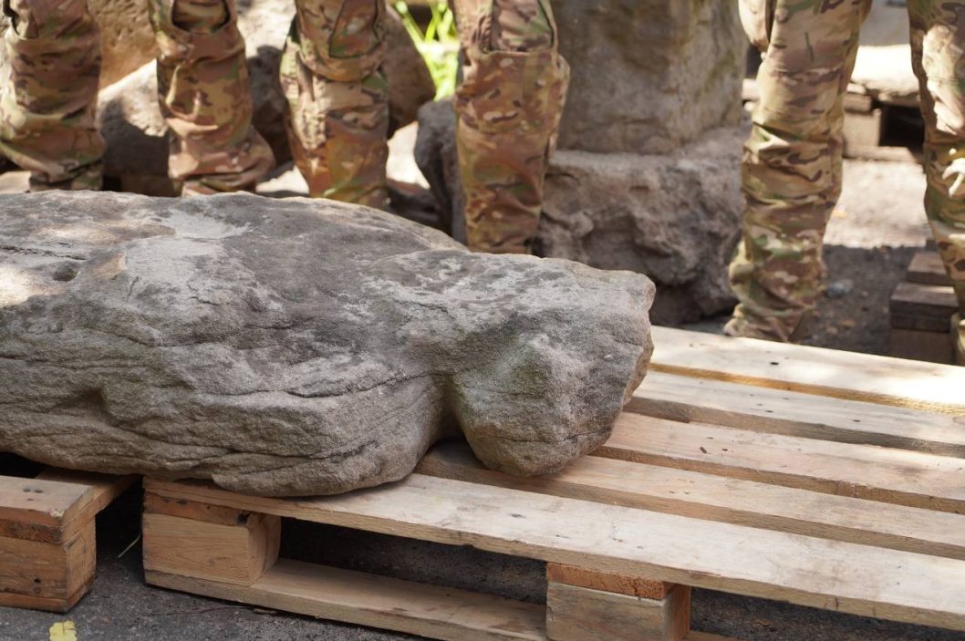 Спасли из-под обстрелов: в Днепр эвакуировали 900-летнюю половецкую статую с Донбасса - рис. 3