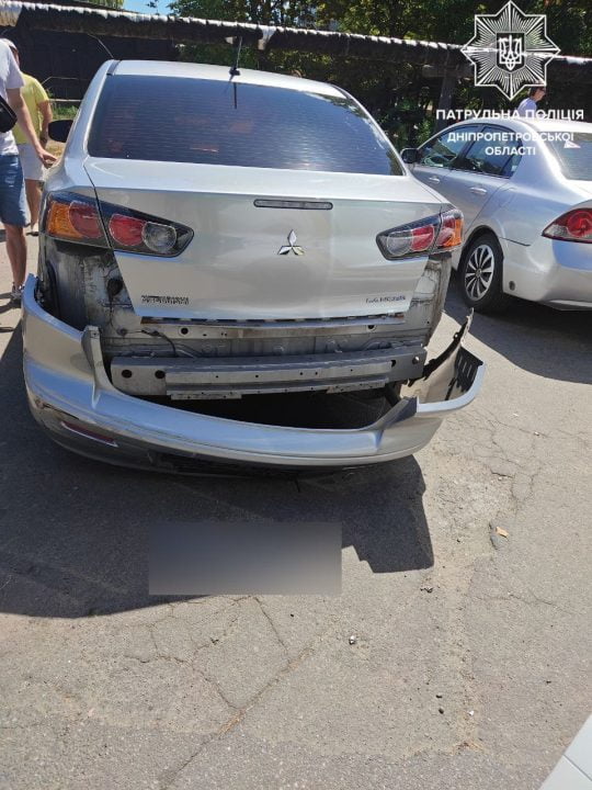 В Днепре пьяный водитель повредил три автомобиля, пытаясь выехать с парковки - рис. 2