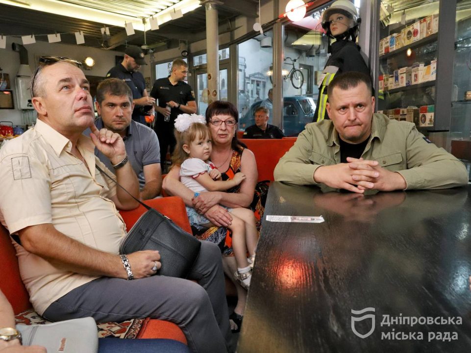 Мэр Днепра рассказал о судьбе дома у вокзала, куда попала российская ракета - рис. 1