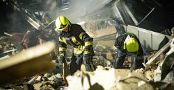 Ракетная атака россиян на Днепропетровщину: из-под завалов дома спасли мужчину - рис. 5