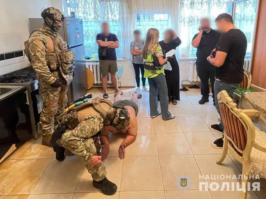 Житель Дніпропетровщини в складі злочинної групи ошукував військових ЗСУ