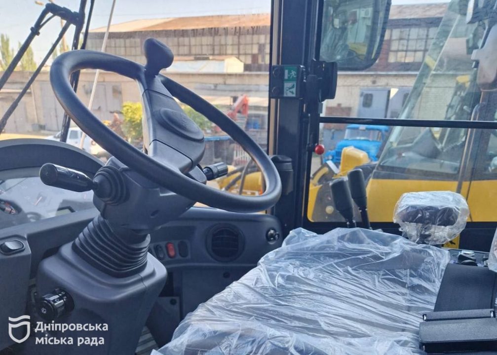 Долговременное сотрудничество Днепра с Японией: в город прибыли два фронтальных погрузчика - рис. 3