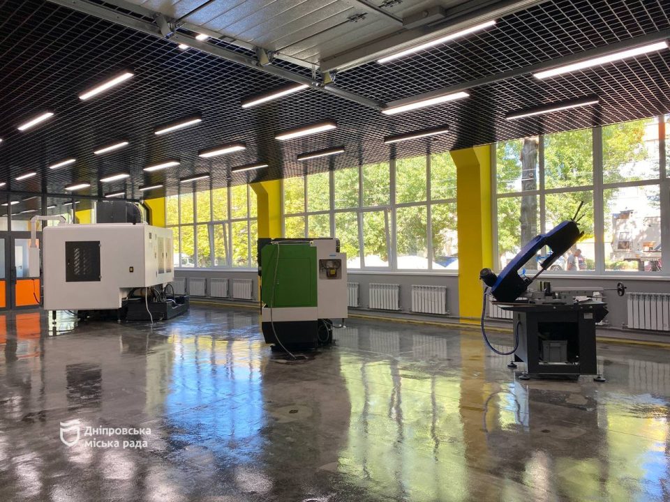 Оновлений освітній простір у новому навчальному році: у дніпровському ПТУ № 2 закінчують ремонтні роботи - рис. 3