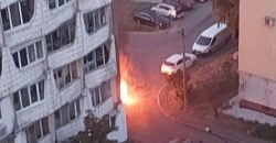 У Соборному районі Дніпра невідомі спалили два автомобілі ЗСУ  - рис. 10