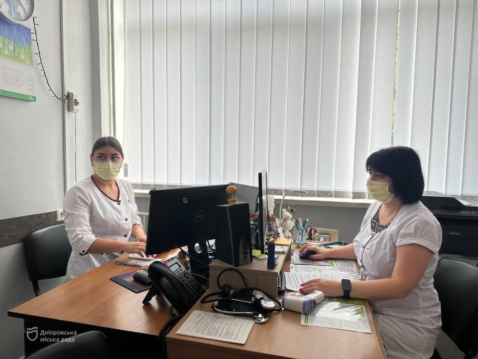 У Дніпрі чергова по місту перевірила роботу пункту вакцинації в одній з амбулаторій - рис. 1