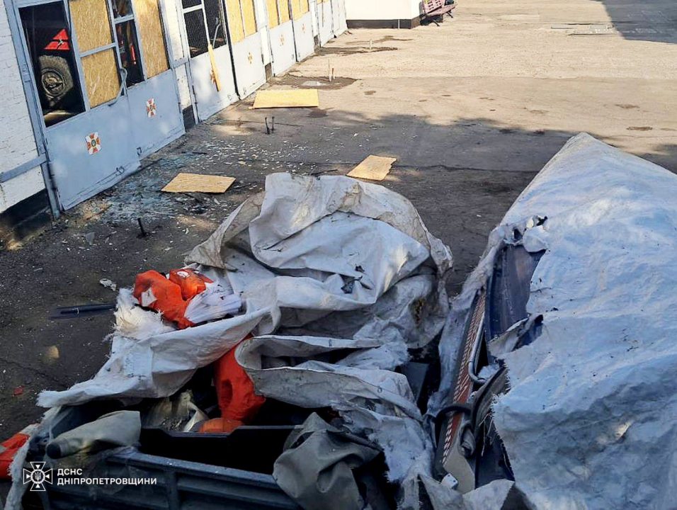 Намагалися знищити: окупанти тричі атакували пожежну частину у Нікополі  - рис. 3