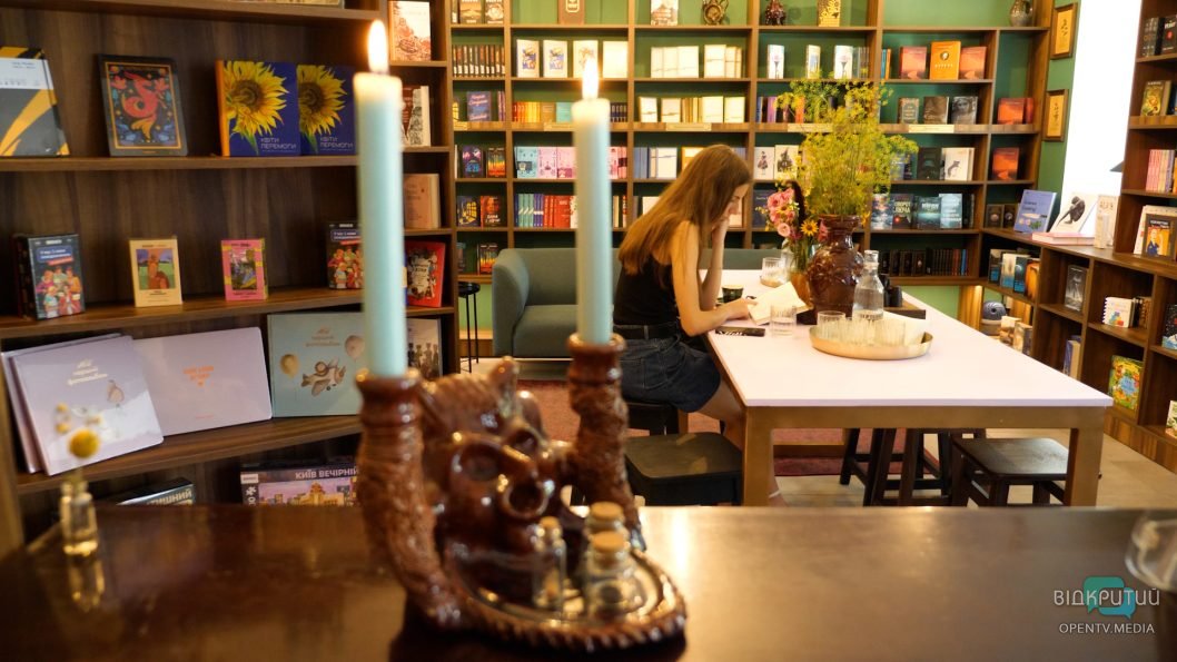 Відкрила у Дніпрі україномовну кав’ярню з книжками: Євгенія Лозицька про досвід бізнесу під час війни