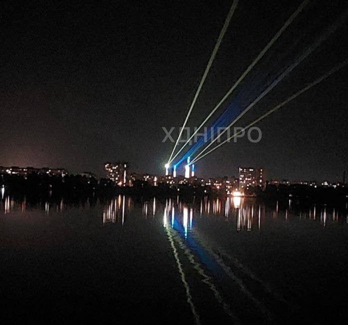 Під час відключень електроенергії у Дніпрі відбулося світлове шоу