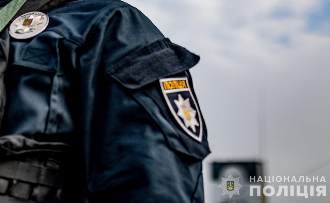 На Дніпропетровщині син побив матір: жінку забрала "швидка" - рис. 1