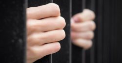 В Днепре мужчина украл вещи, сушившиеся во дворе многоэтажки - рис. 9