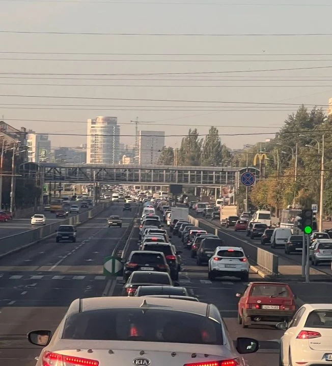 У Дніпрі в напрямку центра утворився величезний затор