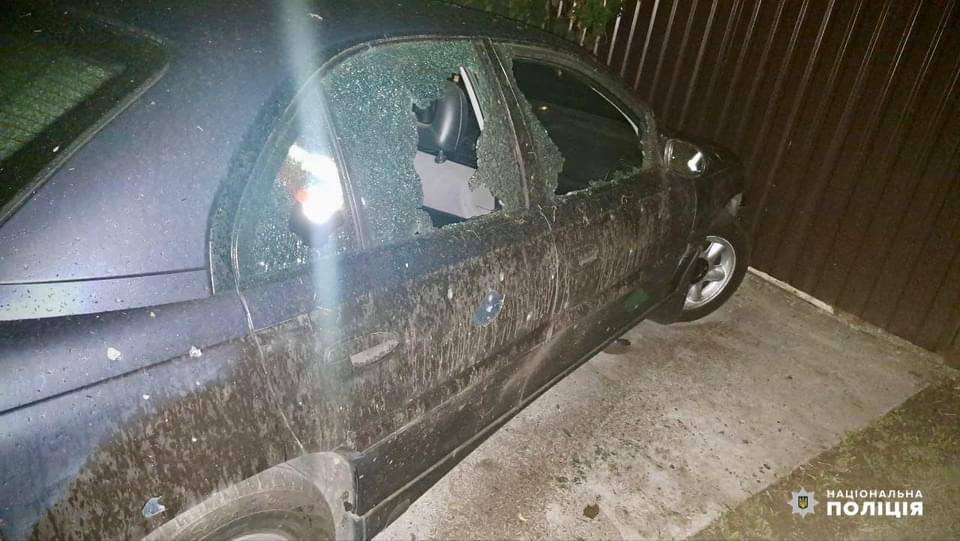 Вибух гранати у Дніпрі пошкодив два автомобілі