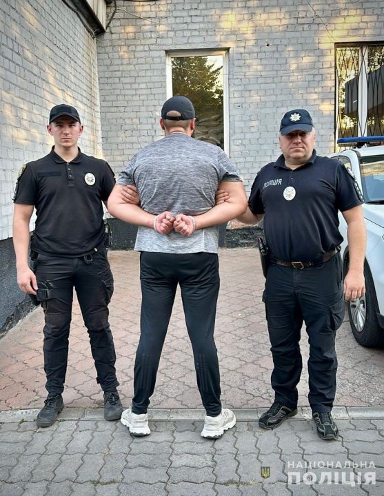 Скрывался более 3 месяцев: в Днепре задержали мужчину, который с ножом напал на человека в кафе - рис. 1