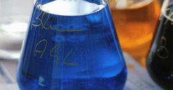 В Индустриальном районе Днепра неизвестные облили автомобиль кислотой - рис. 13