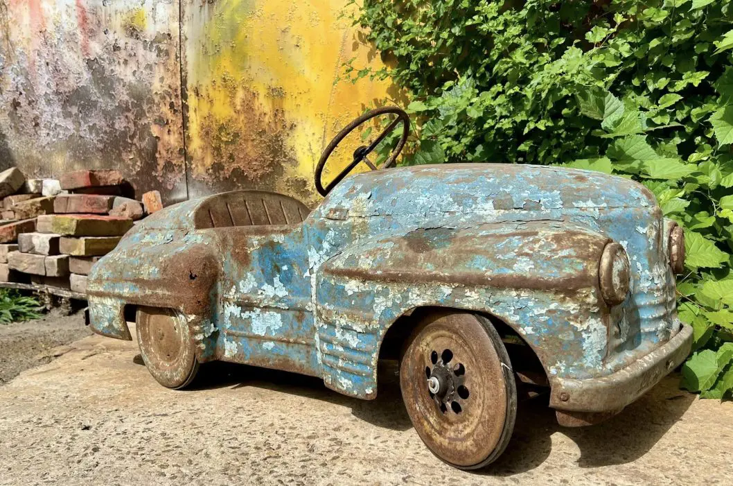 У Дніпрі в музеї “Машини Часу” відновили дитячий автомобіль 1963 року випуску