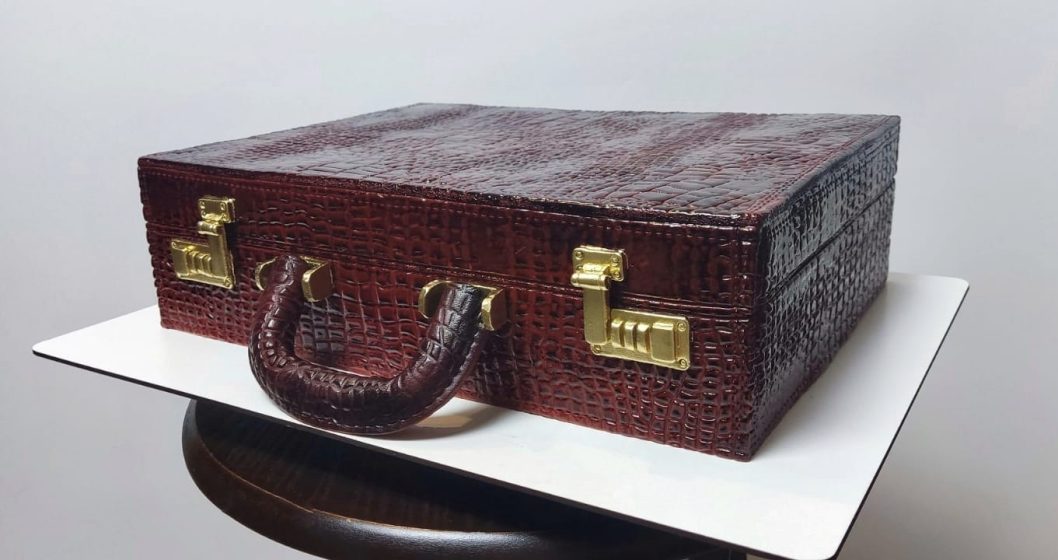 Кондитер з Дніпра приготував торт у вигляді дипломата