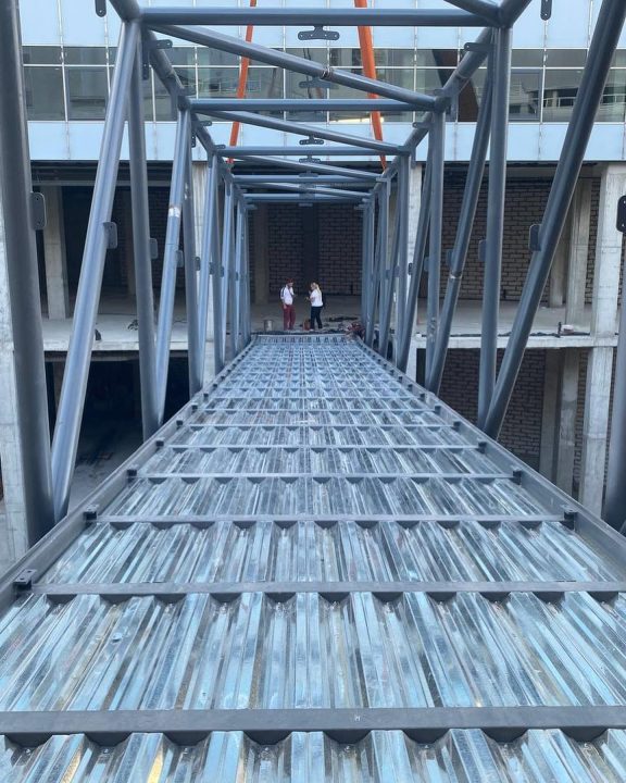 У центрі Дніпра завершено будівництво пішохідного мосту