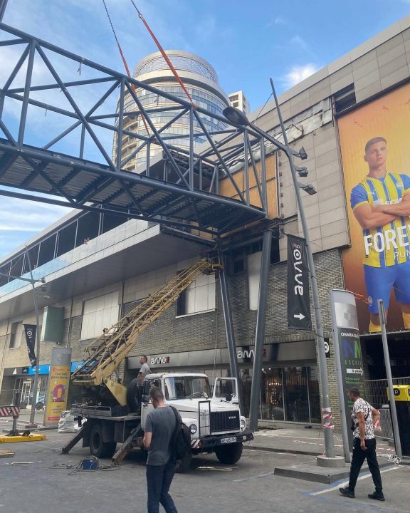 У центрі Дніпра завершено будівництво пішохідного мосту