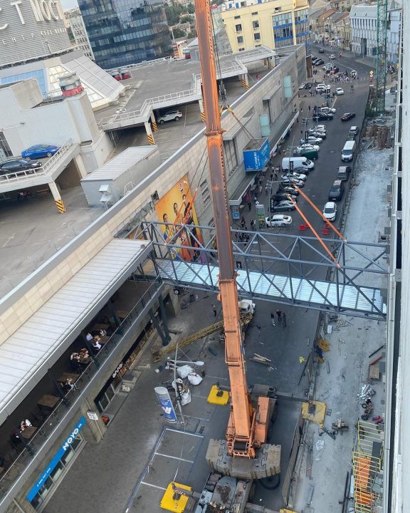 У центрі Дніпра завершено будівництво пішохідного мосту