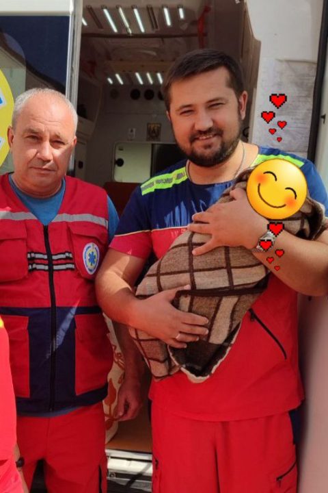 Стрімкі пологи за 20 хвилин: у передмісті Дніпра 21-річна жінка вдома народила третю дитину - рис. 1