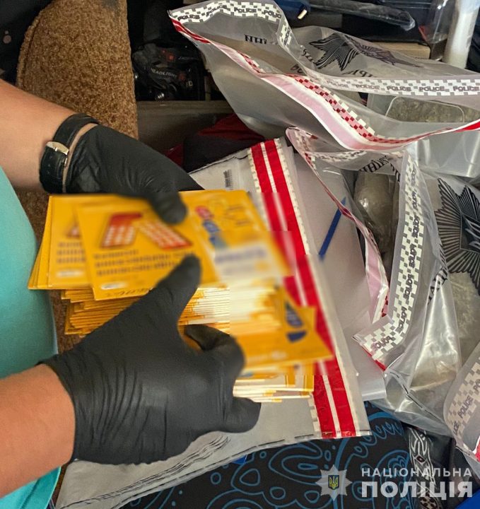 У Дніпрі затримали наркозбувача з психотропами на півтора мільйона гривень - рис. 2