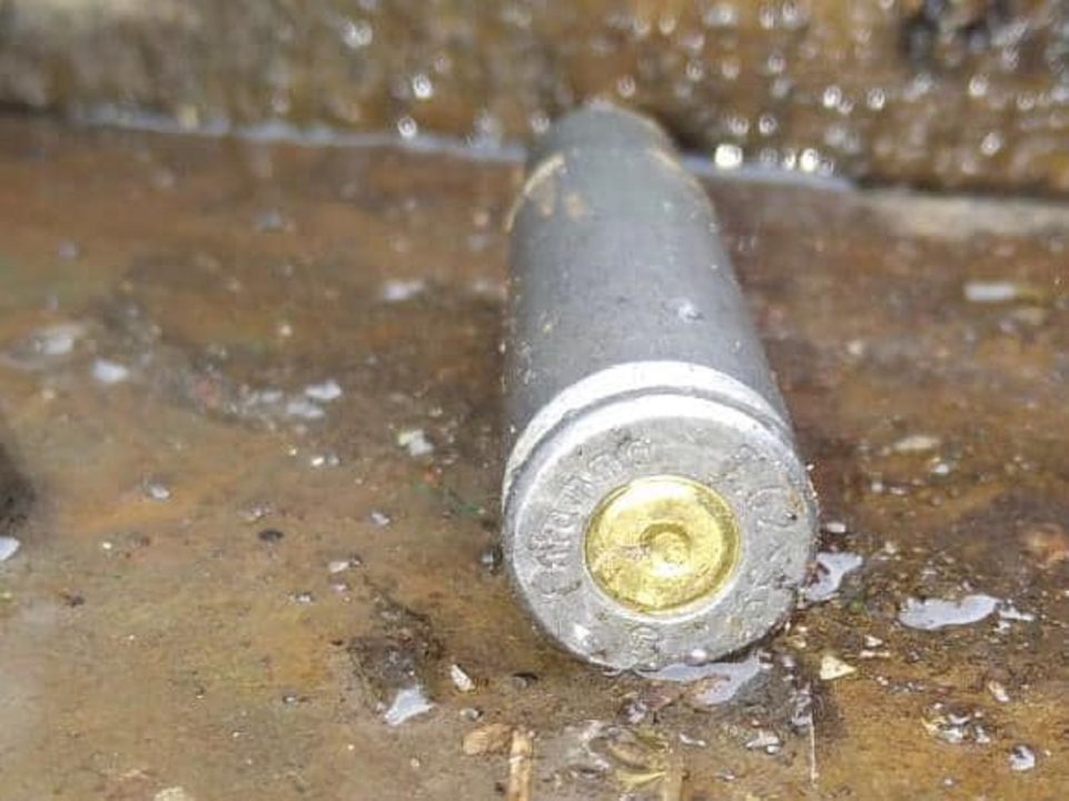 У Дніпрі рятують молодика, який разом із другом намагався зробити з кулі брелок - рис. 1