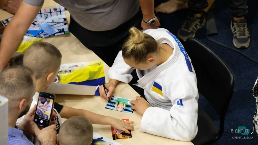 Призерка Олімпійських ігор з дзюдо Дарʼя Білодід провела майстерклас для юних спортсменів Дніпра