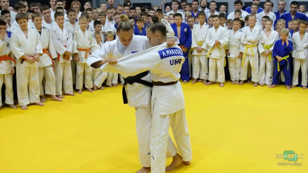 Призерка Олімпійських ігор з дзюдо Дарʼя Білодід провела майстерклас для юних спортсменів Дніпра