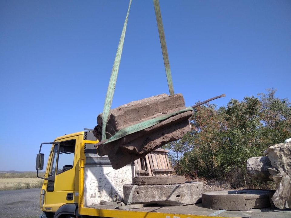 З Донеччини до Дніпра евакуювали з десяток стародавніх археологічних памʼяток - рис. 2