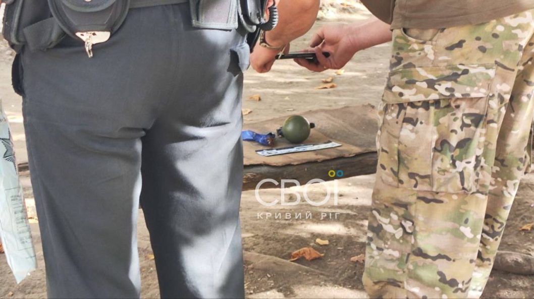 На Днепропетровщине дети нашли гранату у игровой площадки - рис. 1