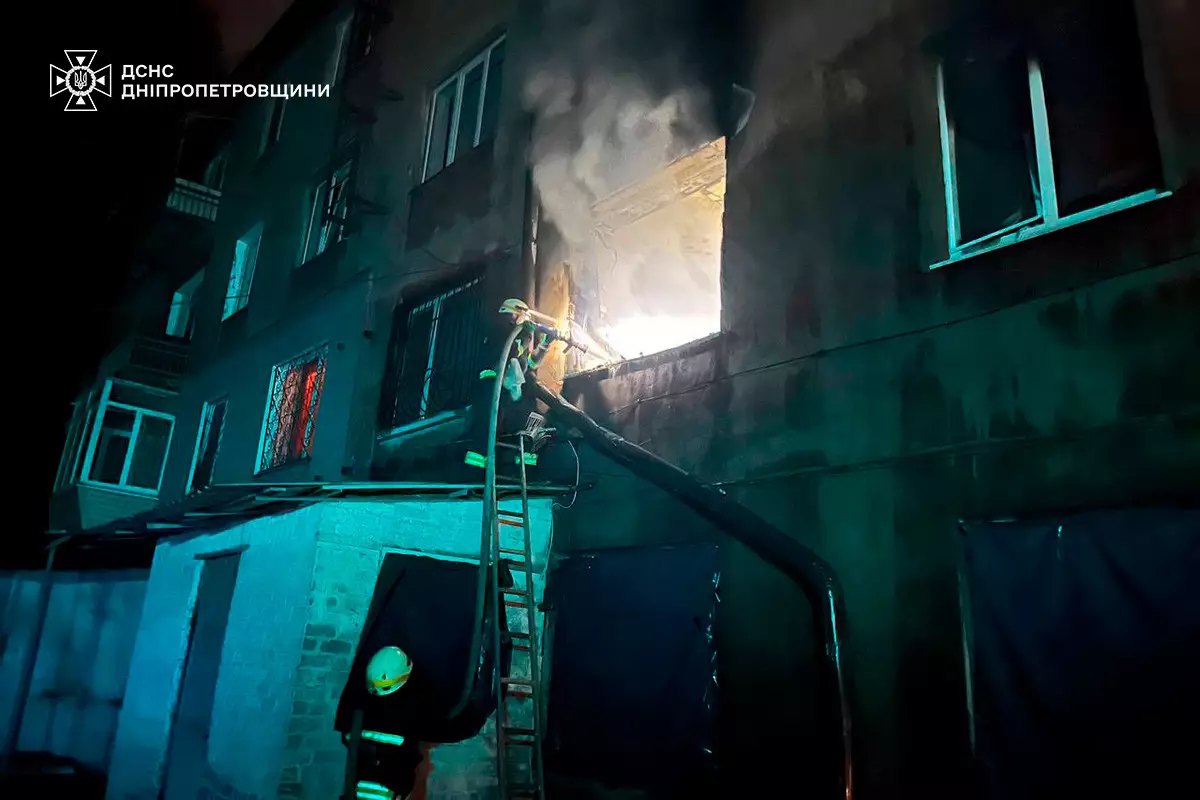 В Днепре во время ликвидации пожара в многоэтажке спасли 4 человека