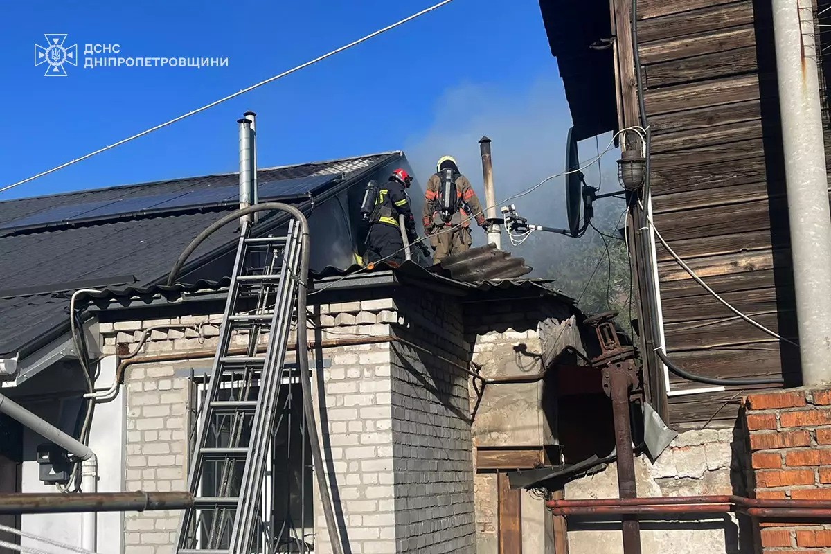 В Днепре на Святослава Храброго загорелся жилой дом - рис. 1