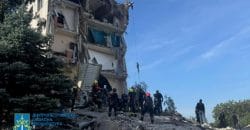 Зруйнований будинок та постраждалі: наслідки ракетного удару по поліцейському управлінню у Кривому Розі