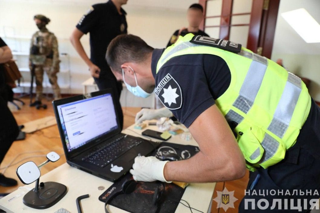 На Днепропетровщине разоблачили call-центр, участники которого украли у чехов почти 2,5 миллионов долларов - рис. 2