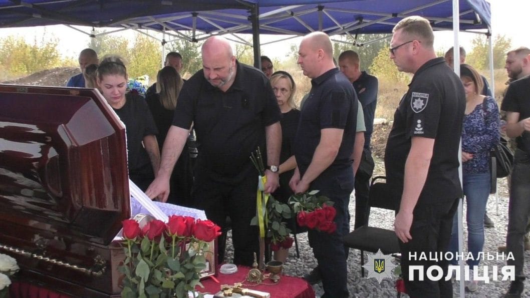 В Кривом Роге простились с полицейским, погибшим во время ракетного удара - рис. 2