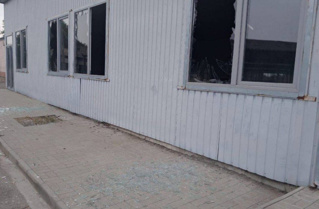 У Нікополі внаслідок артобстрілу окупантів постраждала 48-річна жінка  - рис. 1