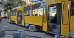 У середмісті Дніпра зійшов з рейок трамвай № 1: рух транспорту паралізовано - рис. 8