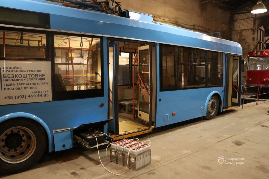 Уперше в Дніпрі класичний тролейбус отримав запас автономного ходу 20 кілометрів - рис. 3