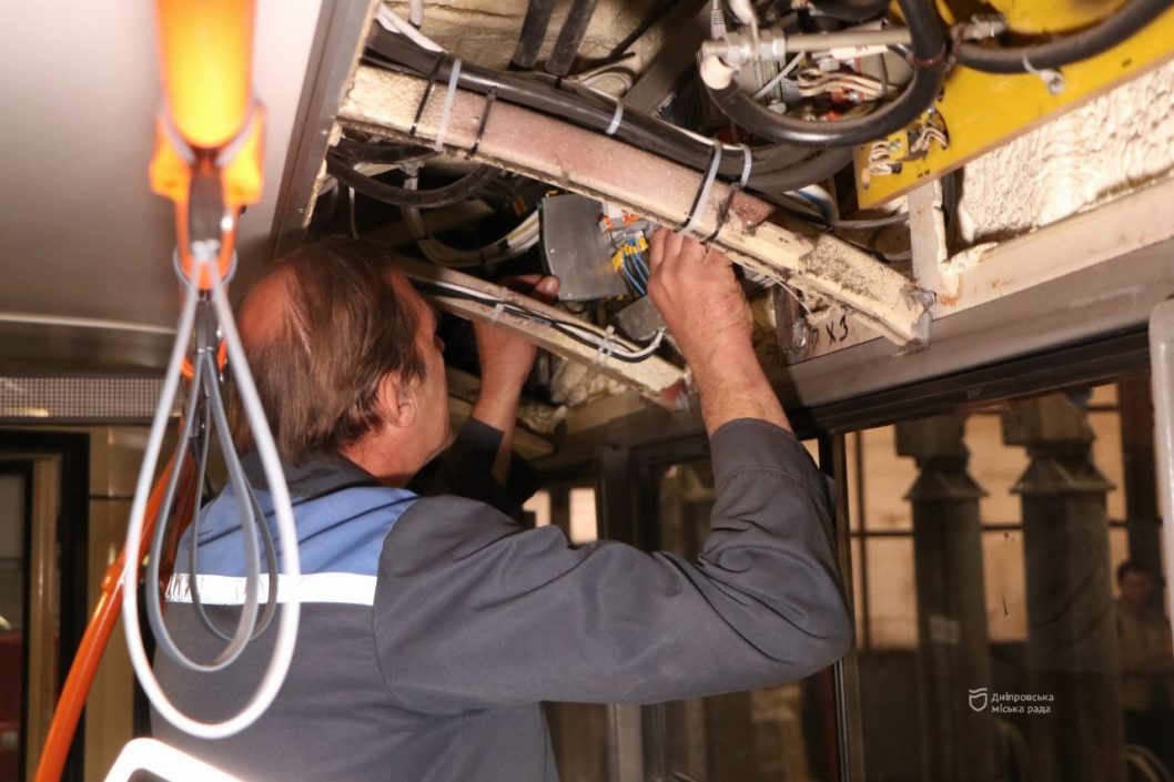 Уперше в Дніпрі класичний тролейбус отримав запас автономного ходу 20 кілометрів - рис. 5