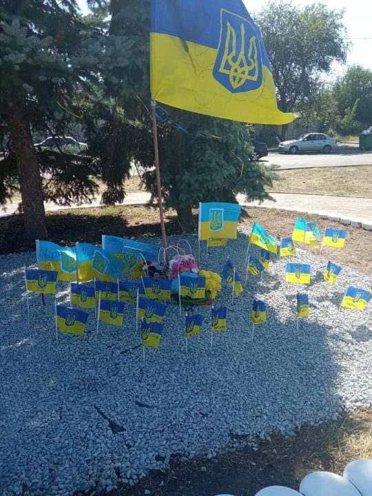 У Дніпрі на площі Єдності створили меморіальний куточок на честь полеглих Героїв - рис. 1