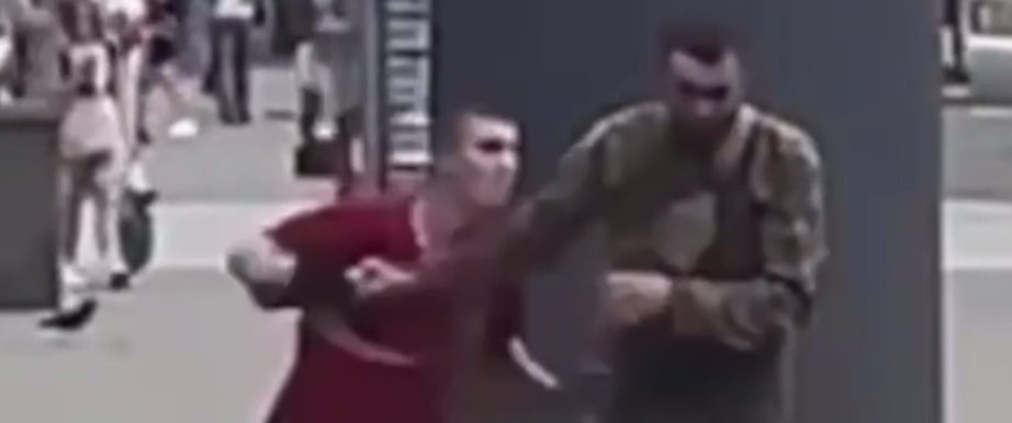 У Дніпрі на залізничному вокзалі чоловік побив військового - рис. 1