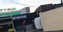 В Днепре на Набережной Заводской перевернулся грузовик: движение затруднено - рис. 4