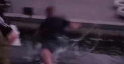 В Днепре подростки толкнули мужчину в фонтан возле книжного рынка - рис. 3