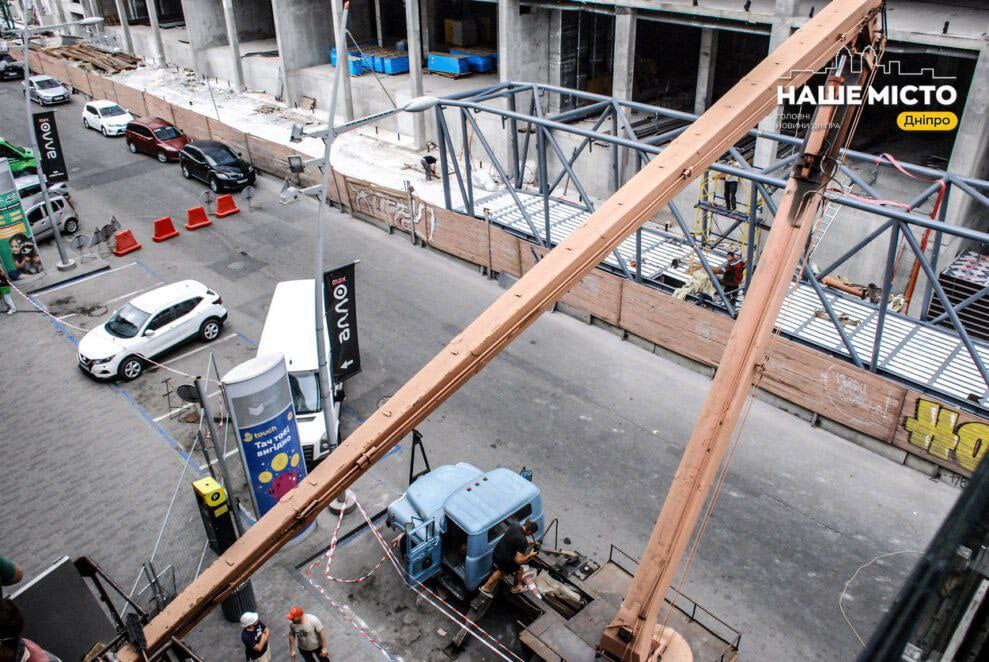 У центрі Дніпра розпочали будівництво надземного переходу