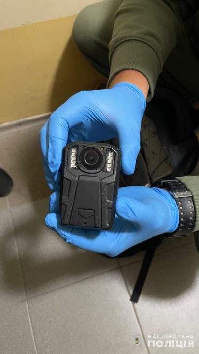 Зтримання палія авто військових у Дніпрі: поліція запевняє, що їхні дії були законними