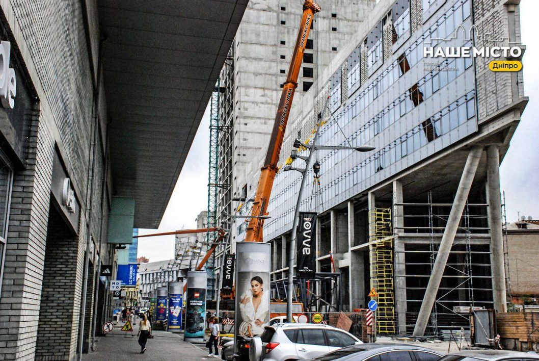 У центрі Дніпра розпочали будівництво надземного переходу