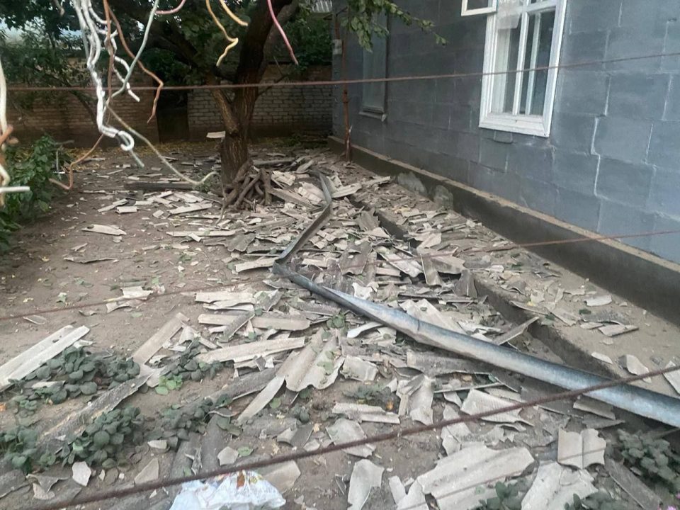 Російські окупанти атакували Нікопольщину: постраждали люди, є руйнування - рис. 1