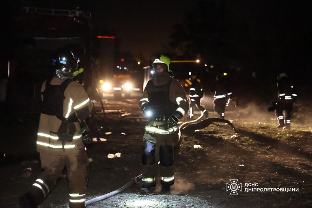 В Днепре потушили пожар, который произошел в результате ракетного удара оккупантов - рис. 3